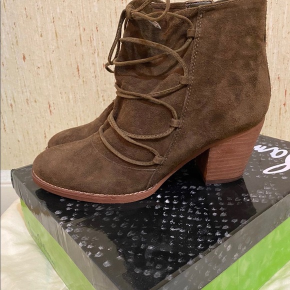 NWB Sam Edelman Mallard suede lace up booties - Picture 4 of 9